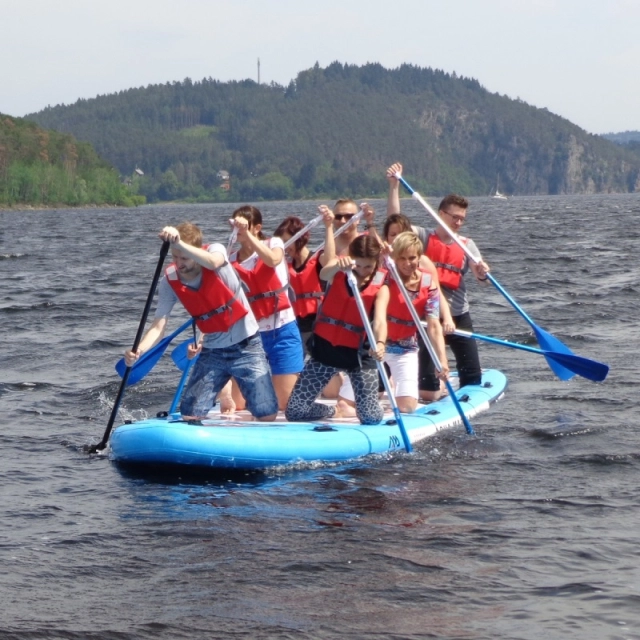 Aktuality - Týmový stand up paddleboard pro váš teambuilding